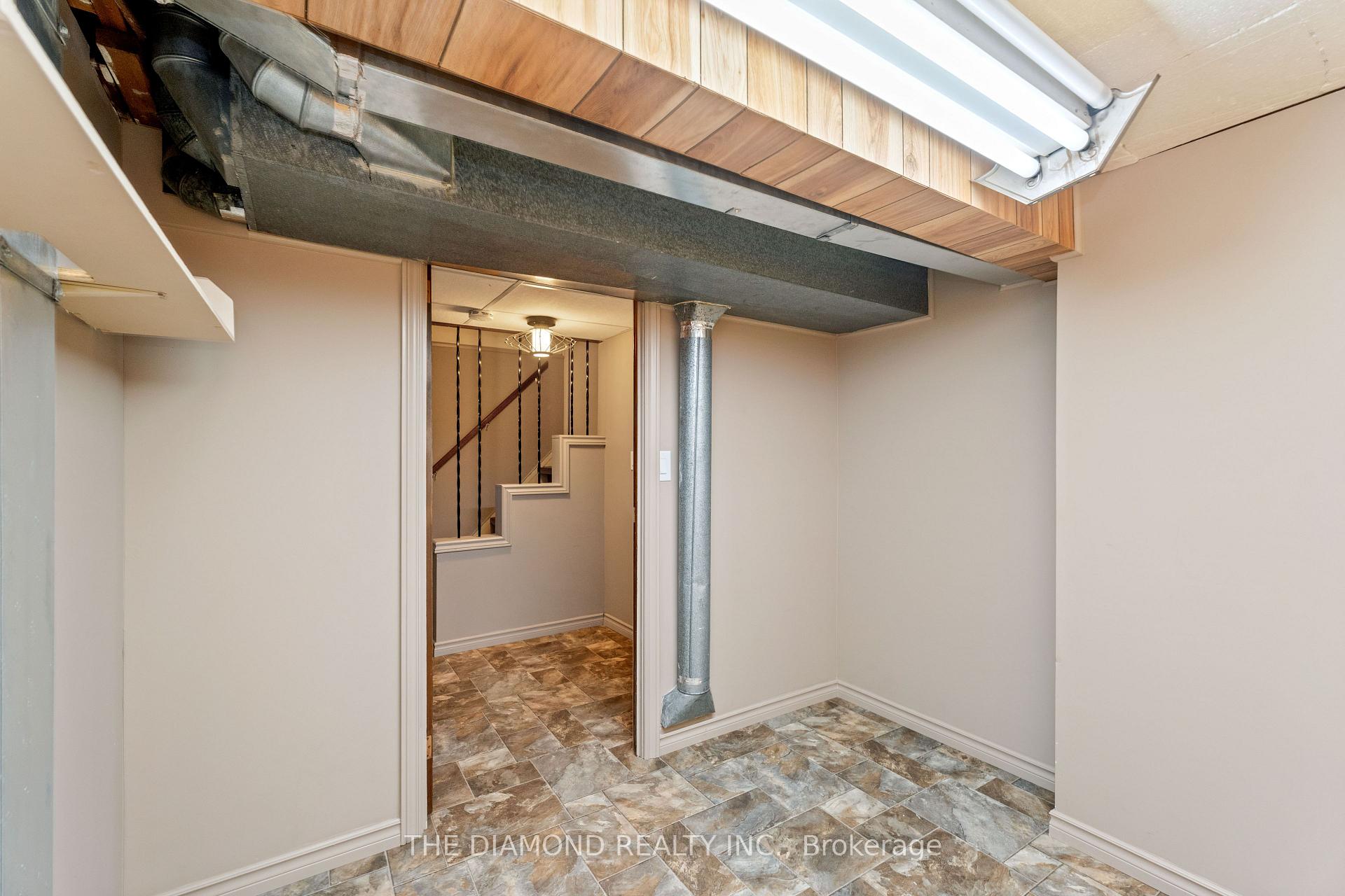 Photo 34 of 95 Winchester Boulevard, Hamilton, Hampton Heights — HOMEH