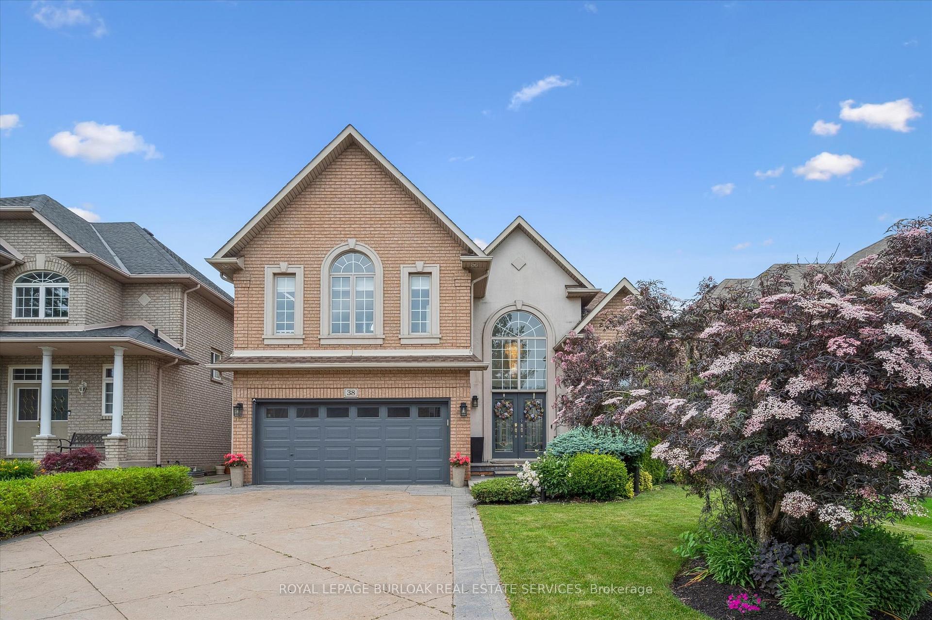 Photo 1 of 38 Surrey Drive, Hamilton, Meadowlands — HOMEH