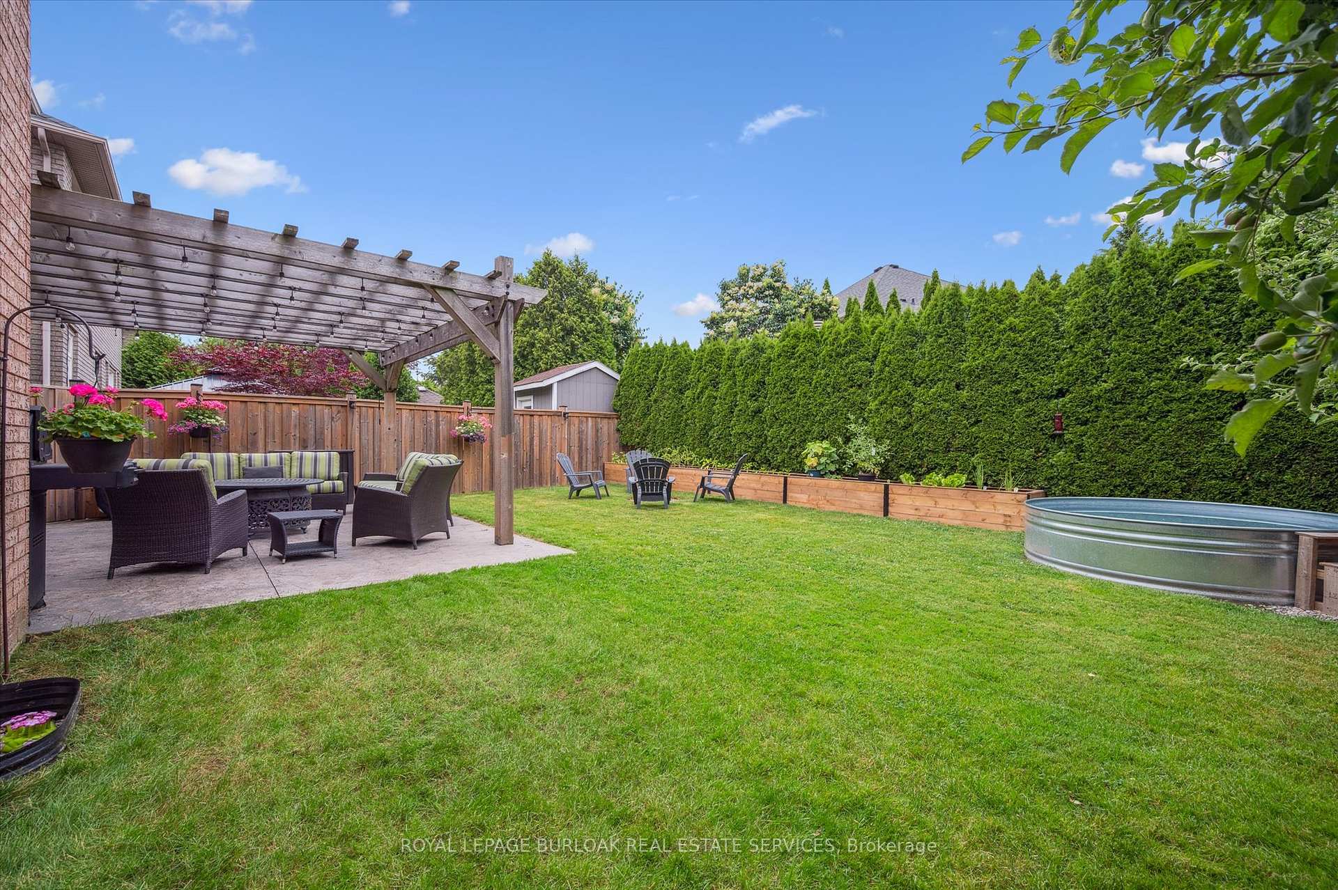 Photo 2 of 38 Surrey Drive, Hamilton, Meadowlands — HOMEH