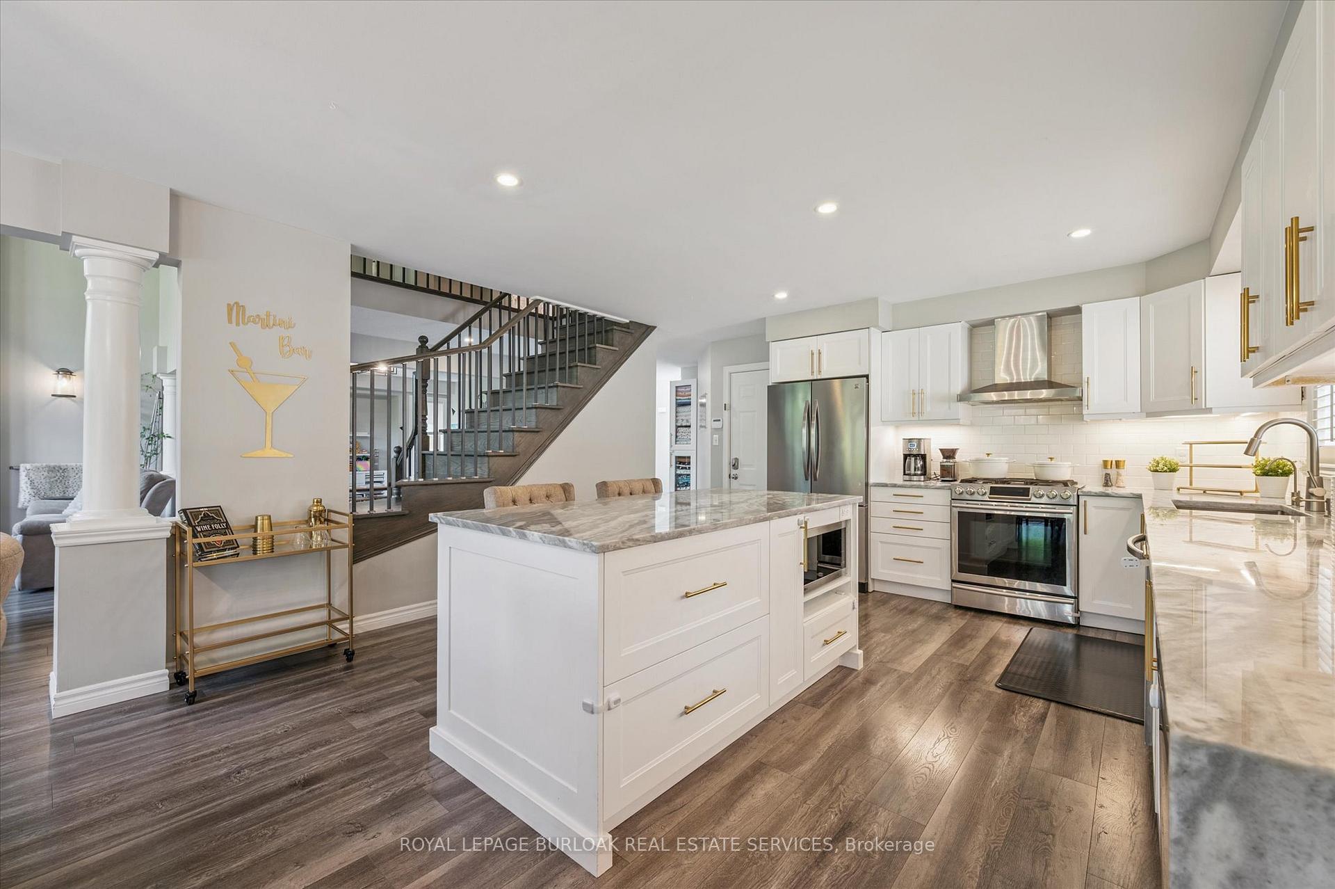 Photo 15 of 38 Surrey Drive, Hamilton, Meadowlands — HOMEH