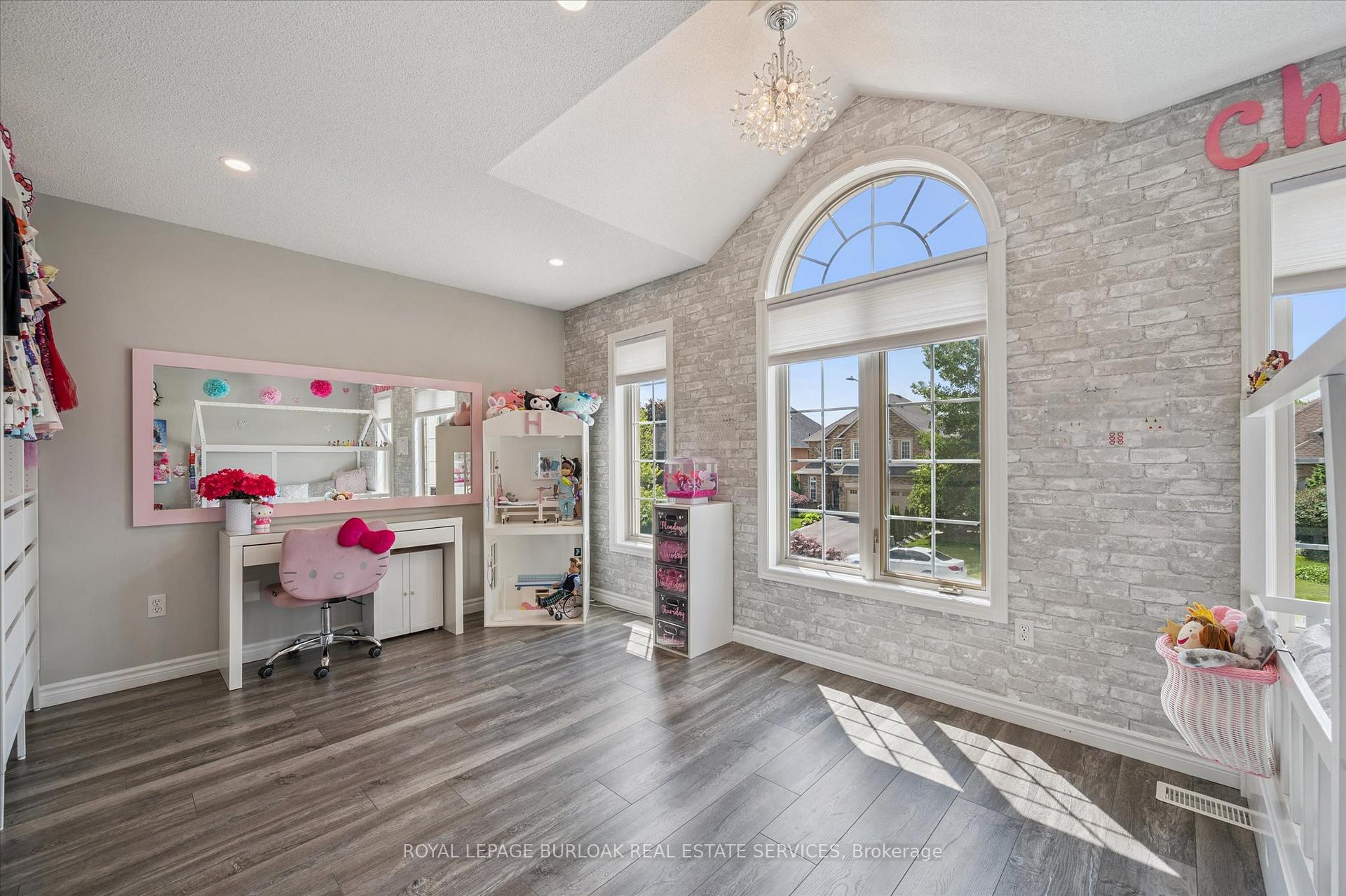 Photo 27 of 38 Surrey Drive, Hamilton, Meadowlands — HOMEH