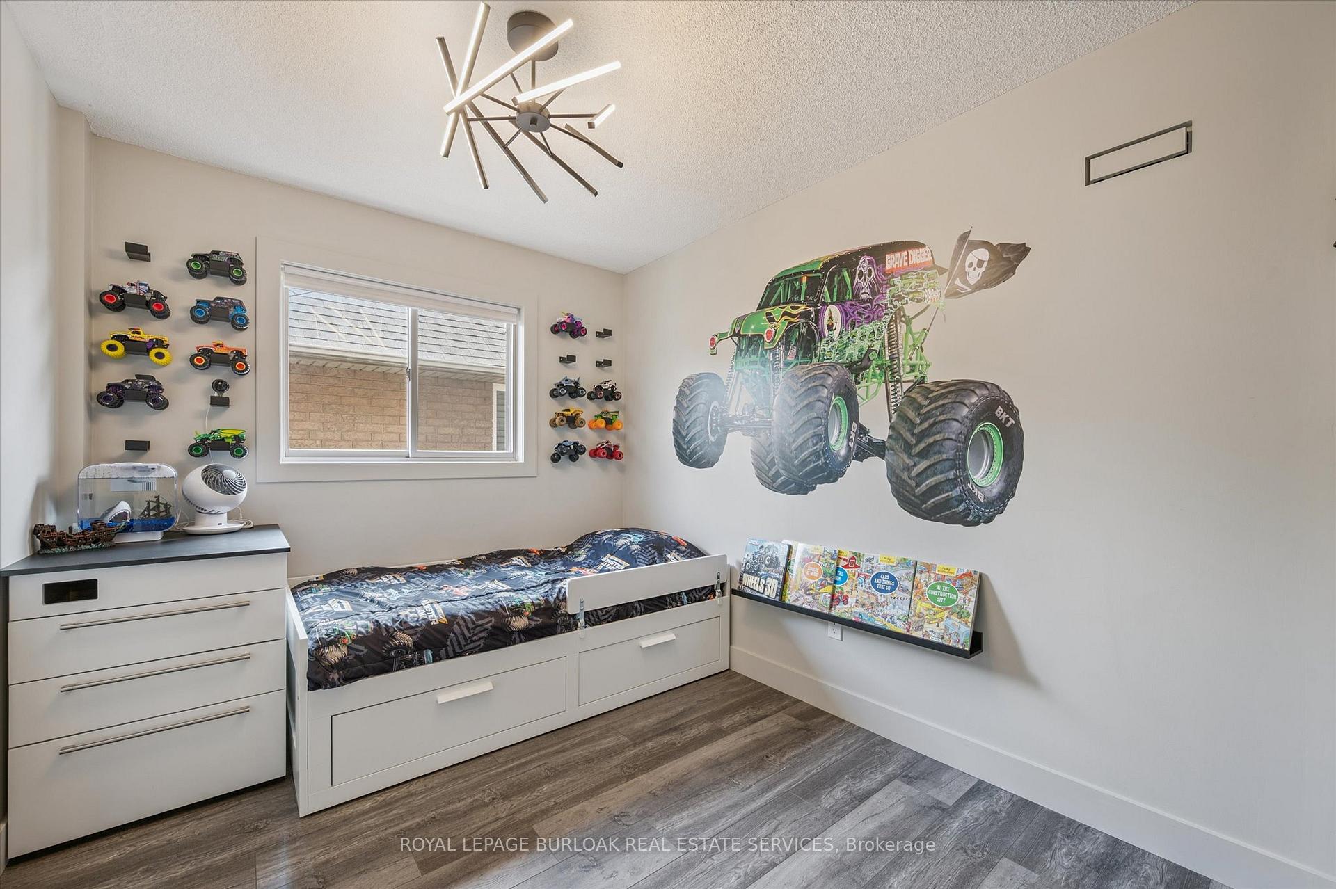 Photo 34 of 38 Surrey Drive, Hamilton, Meadowlands — HOMEH