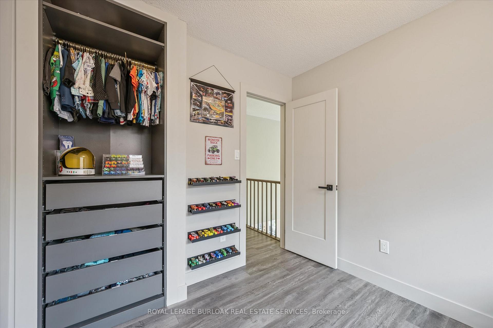 Photo 33 of 38 Surrey Drive, Hamilton, Meadowlands — HOMEH