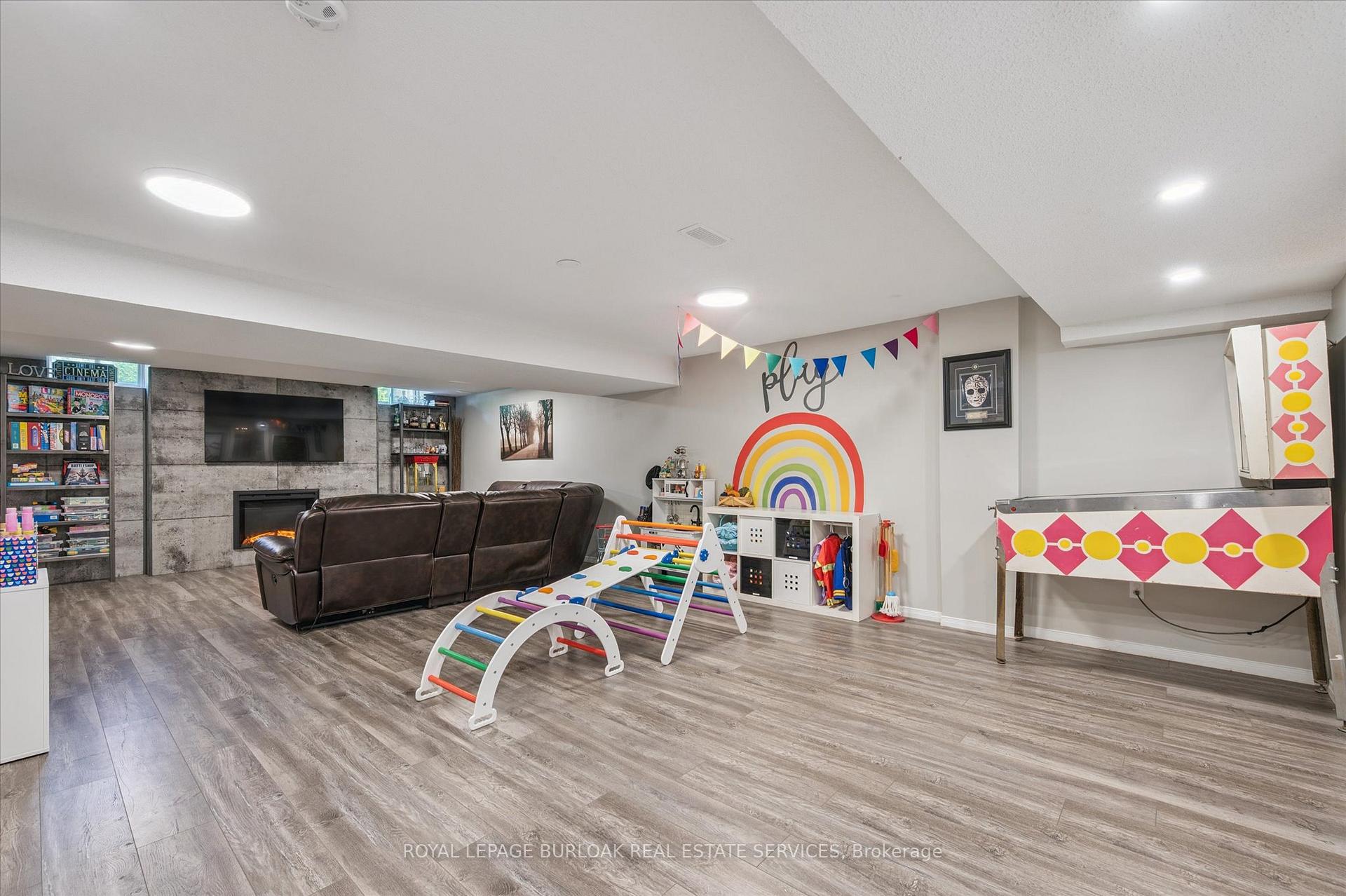 Photo 40 of 38 Surrey Drive, Hamilton, Meadowlands — HOMEH