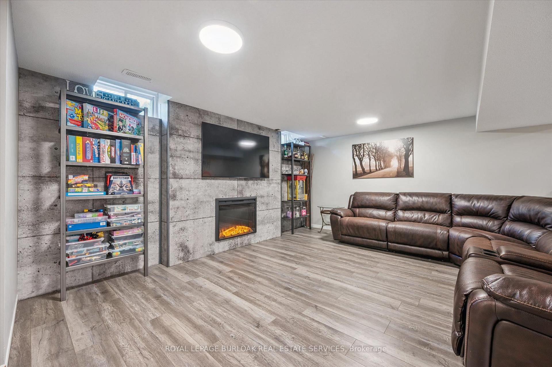 Photo 44 of 38 Surrey Drive, Hamilton, Meadowlands — HOMEH