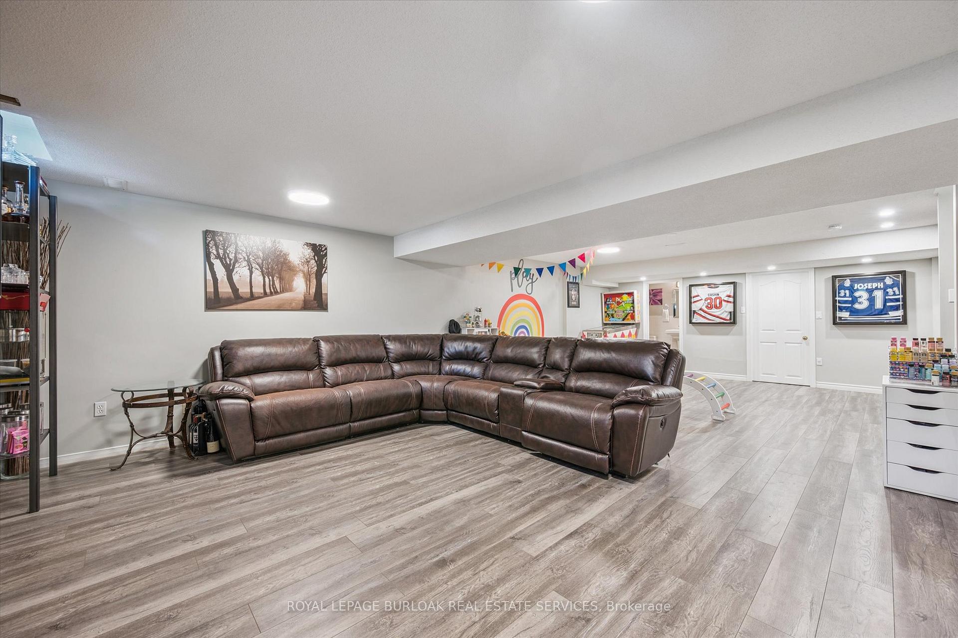 Photo 46 of 38 Surrey Drive, Hamilton, Meadowlands — HOMEH