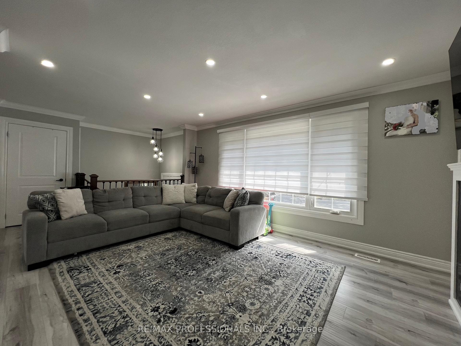 Photo 9 of 27 Riverdale Drive, Hamilton, Riverdale — HOMEH