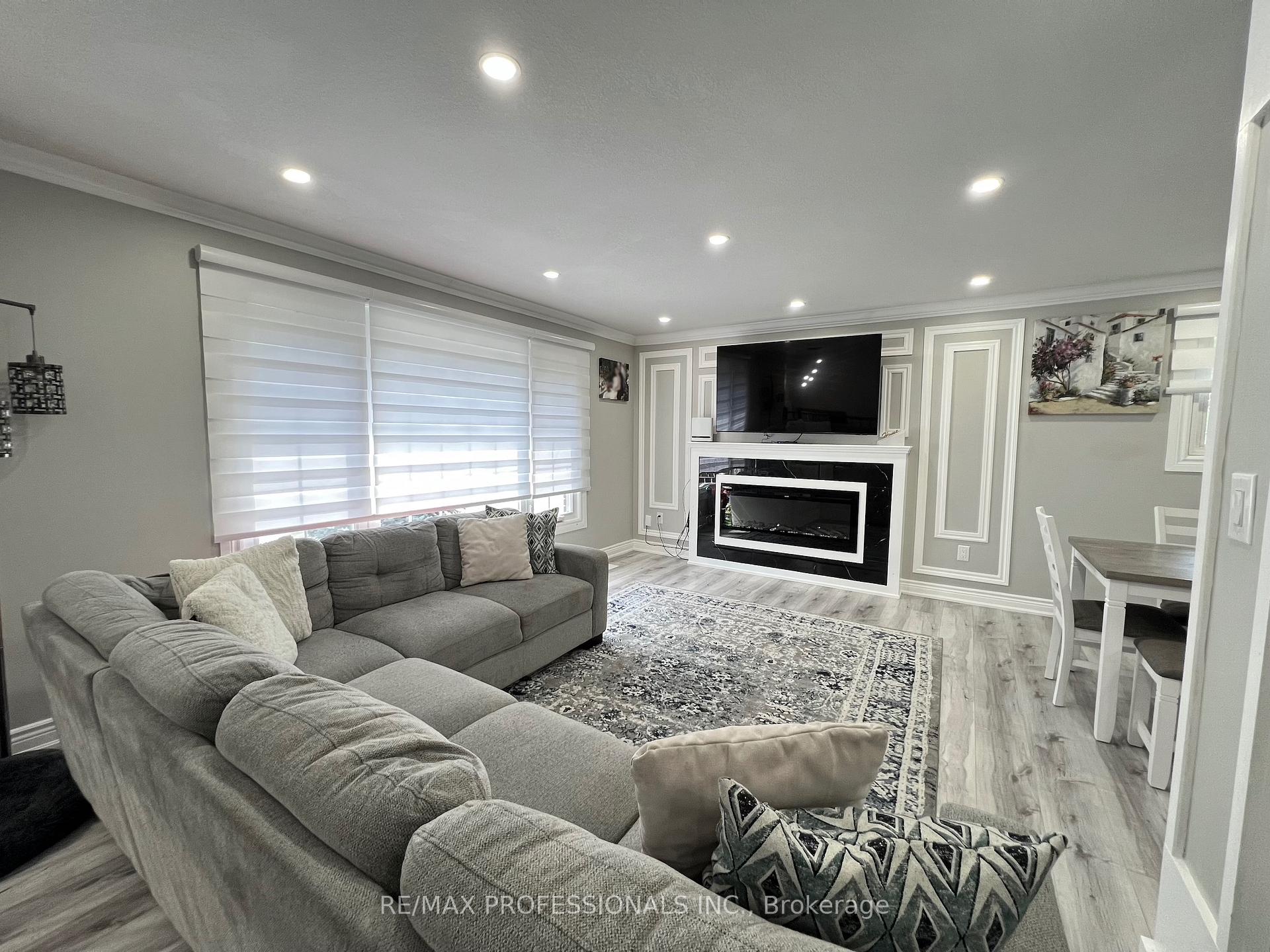 Photo 18 of 27 Riverdale Drive, Hamilton, Riverdale — HOMEH