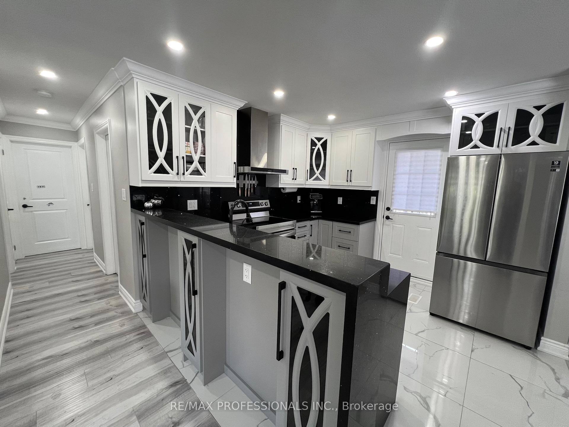 Photo 3 of 27 Riverdale Drive, Hamilton, Riverdale — HOMEH