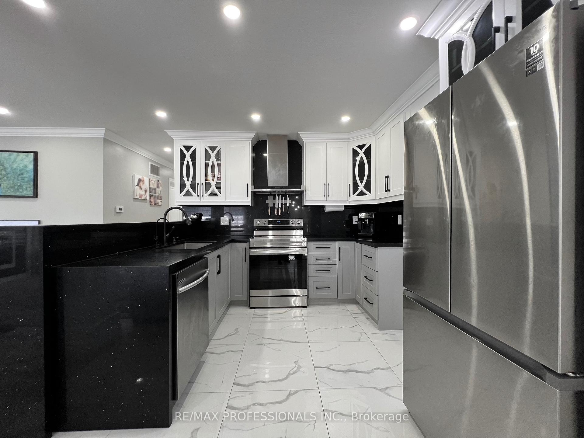 Photo 8 of 27 Riverdale Drive, Hamilton, Riverdale — HOMEH