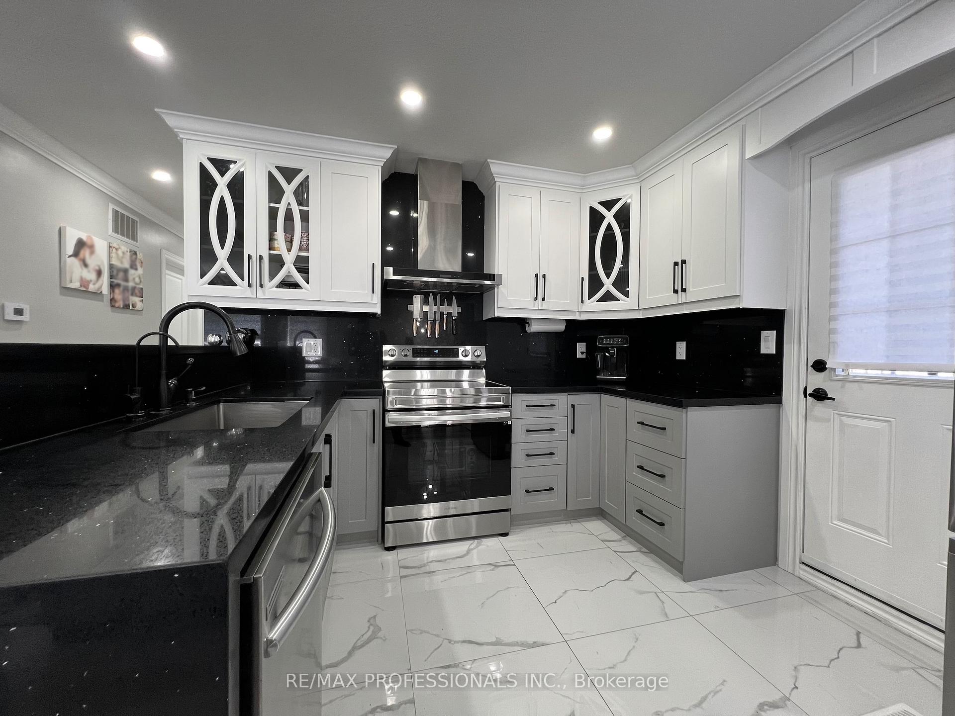 Photo 7 of 27 Riverdale Drive, Hamilton, Riverdale — HOMEH