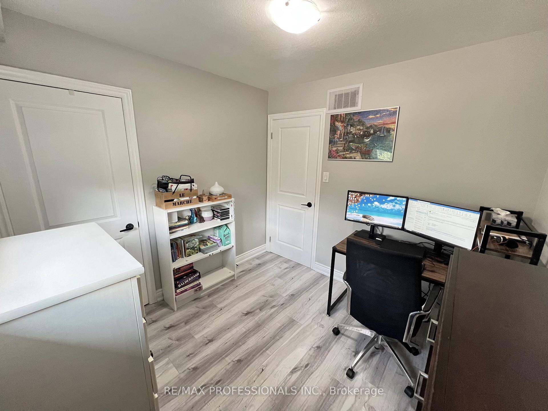 Photo 14 of 27 Riverdale Drive, Hamilton, Riverdale — HOMEH