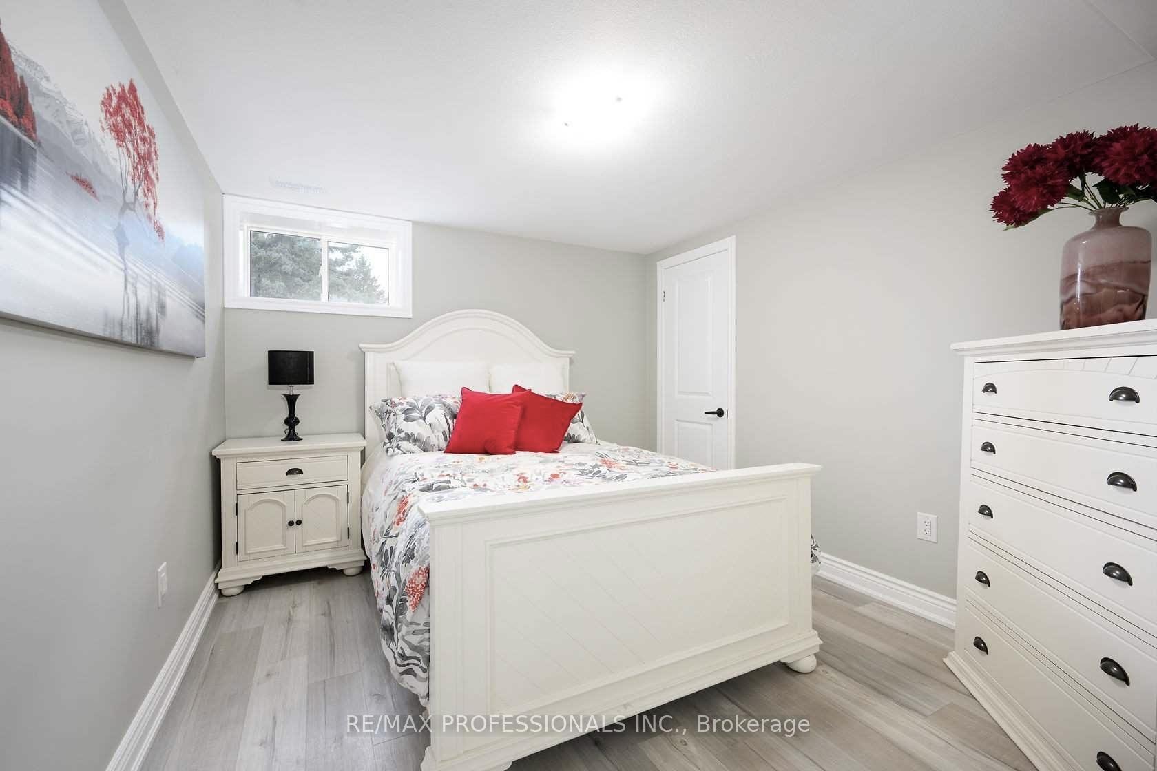 Photo 15 of 27 Riverdale Drive, Hamilton, Riverdale — HOMEH