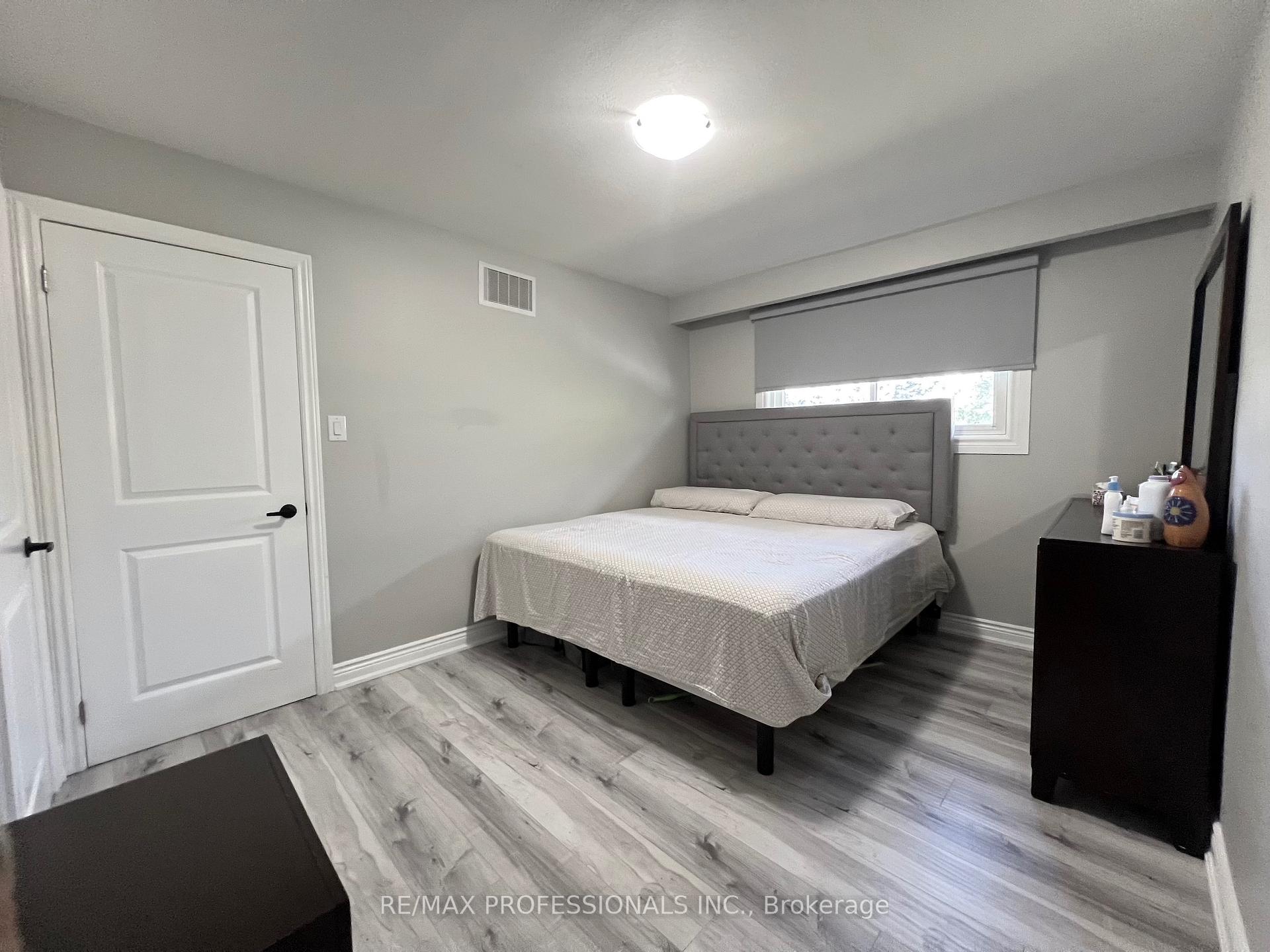 Photo 19 of 27 Riverdale Drive, Hamilton, Riverdale — HOMEH