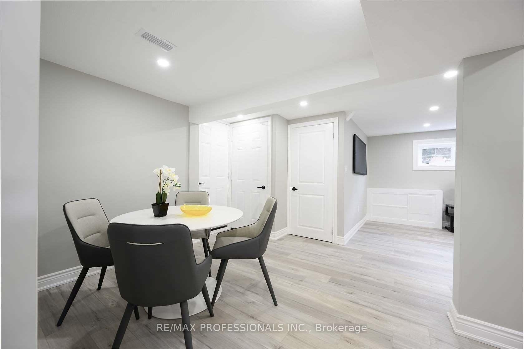 Photo 22 of 27 Riverdale Drive, Hamilton, Riverdale — HOMEH
