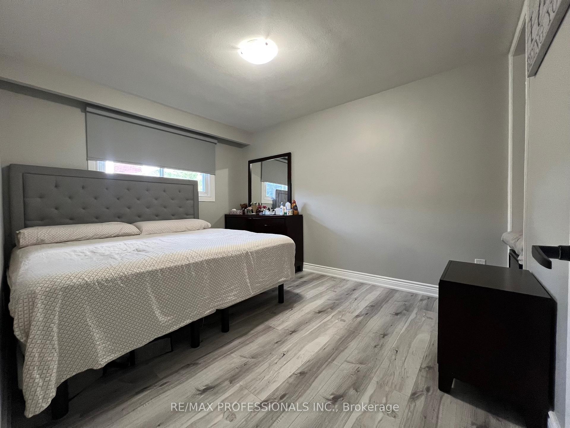 Photo 23 of 27 Riverdale Drive, Hamilton, Riverdale — HOMEH