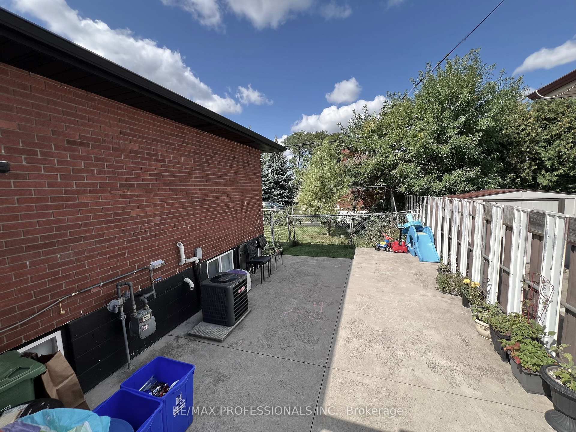 Photo 21 of 27 Riverdale Drive, Hamilton, Riverdale — HOMEH