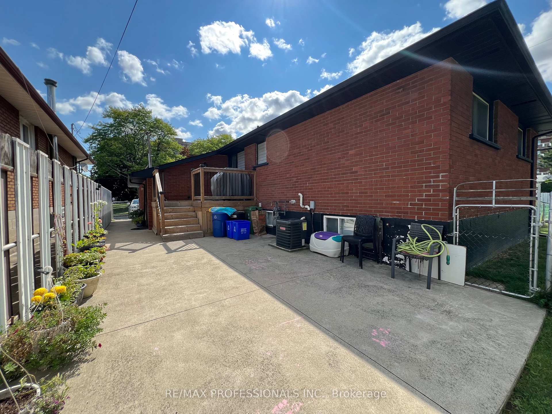 Photo 25 of 27 Riverdale Drive, Hamilton, Riverdale — HOMEH