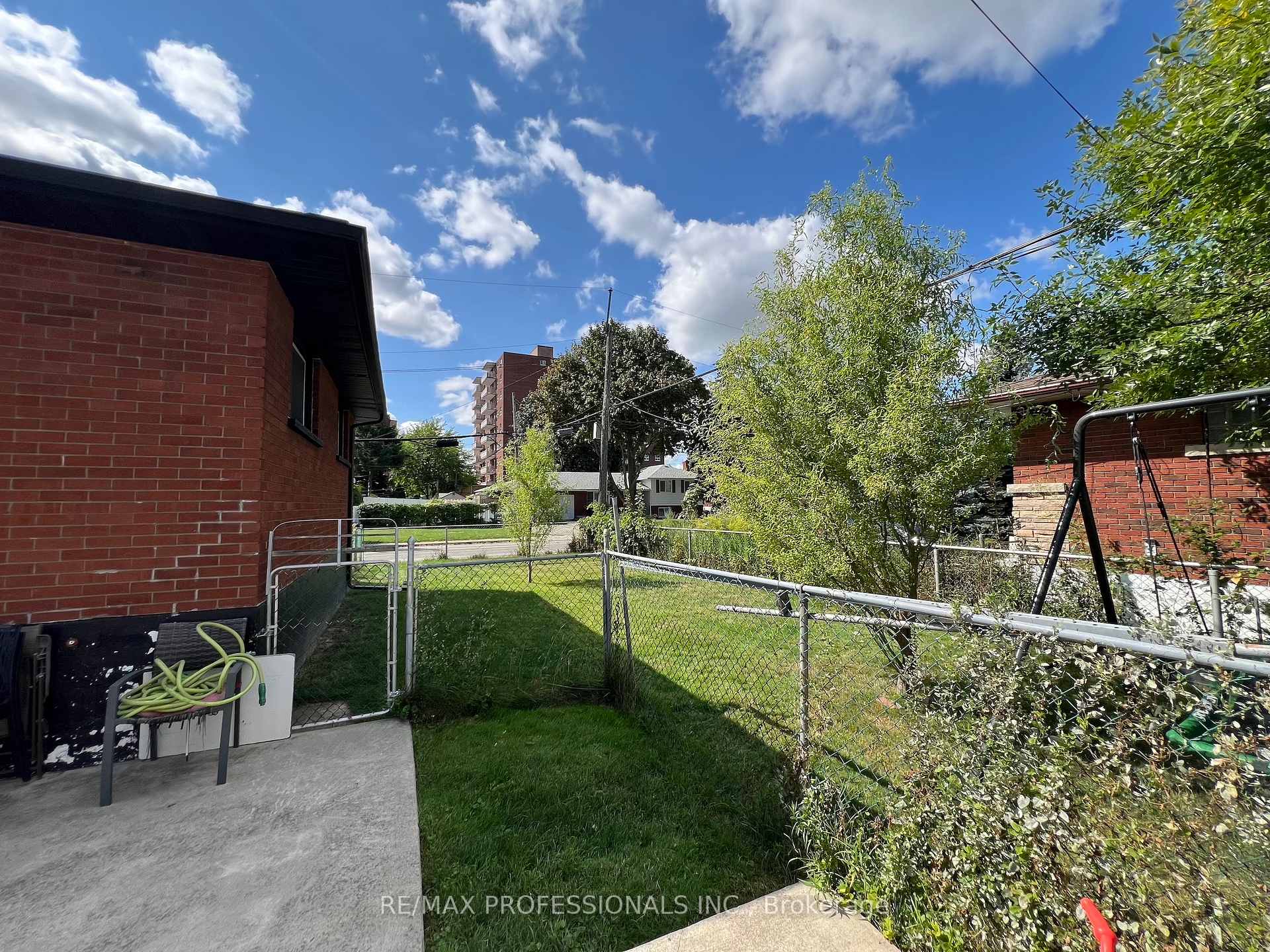 Photo 24 of 27 Riverdale Drive, Hamilton, Riverdale — HOMEH
