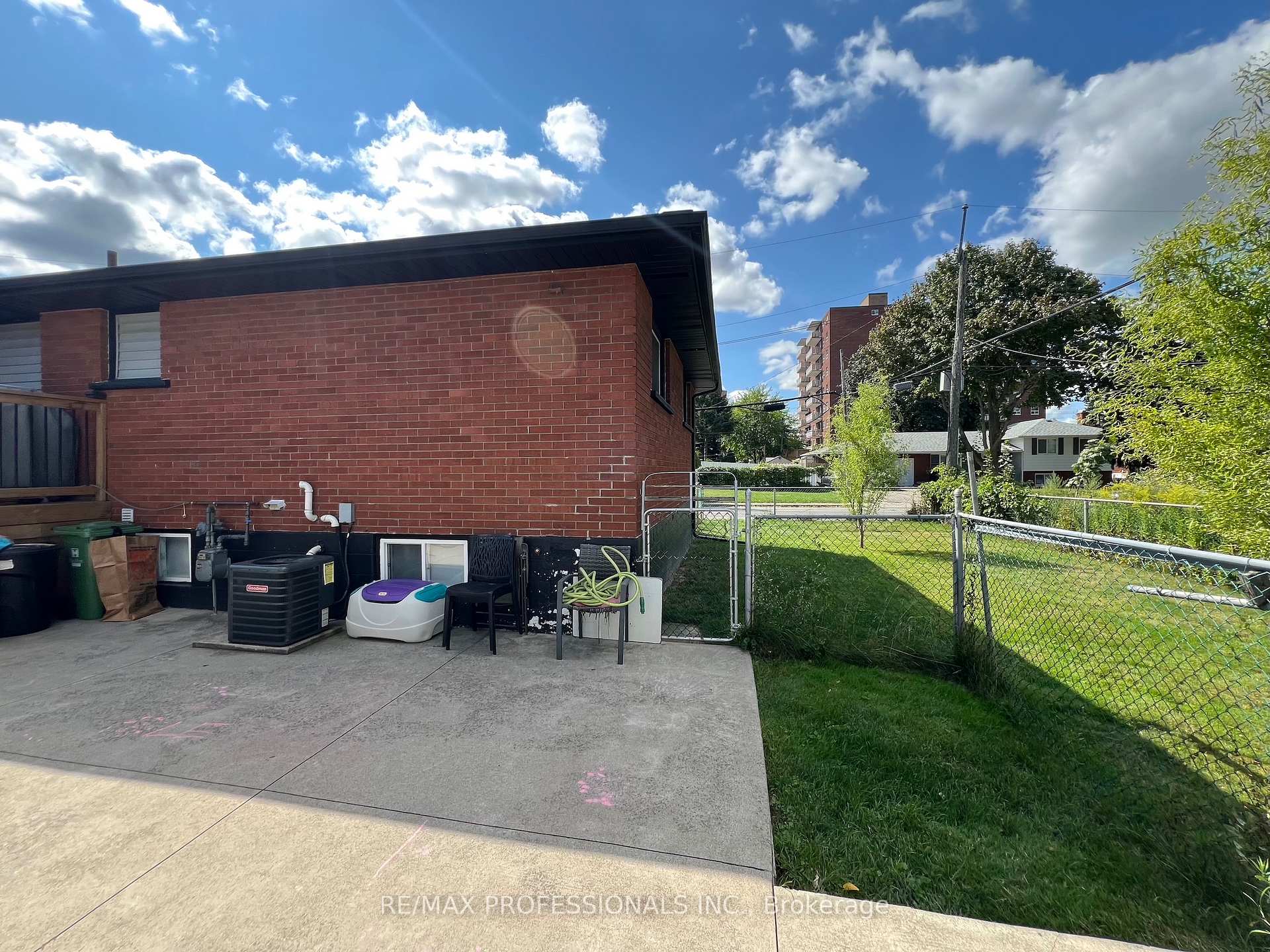 Photo 11 of 27 Riverdale Drive, Hamilton, Riverdale — HOMEH
