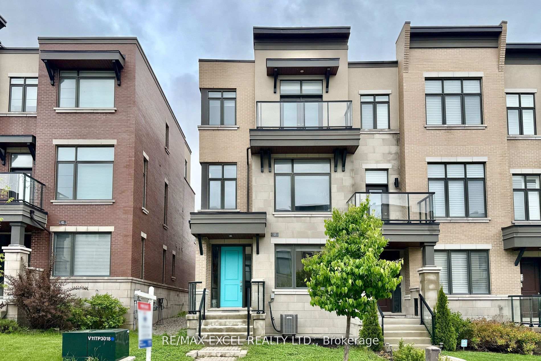 Photo 2 of 12 Aylin Crescent, Vaughan, Patterson — HOMEH