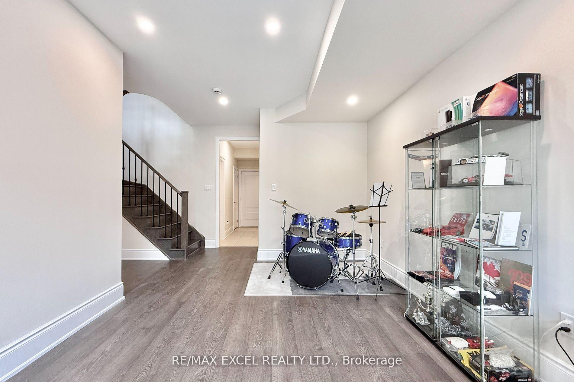 Photo 42 of 12 Aylin Crescent, Vaughan, Patterson — HOMEH
