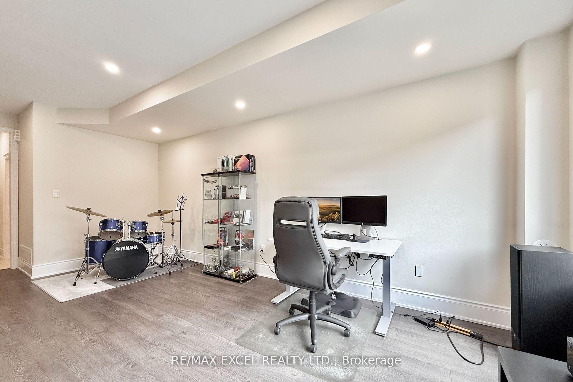 Photo 33 of 12 Aylin Crescent, Vaughan, Patterson — HOMEH