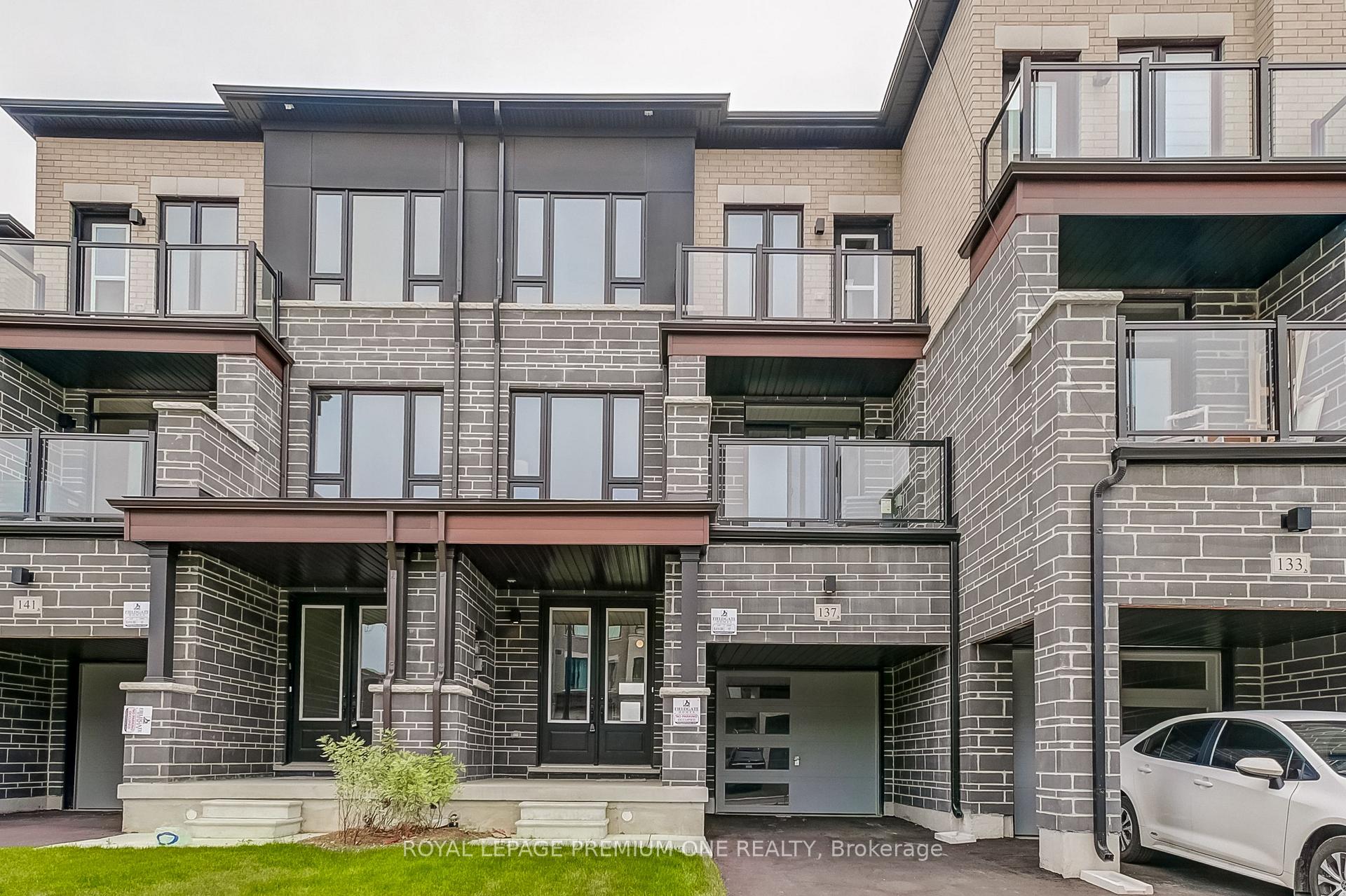 Photo 4 of 137 Tennant Circle E, Vaughan, Vellore Village — HOMEH