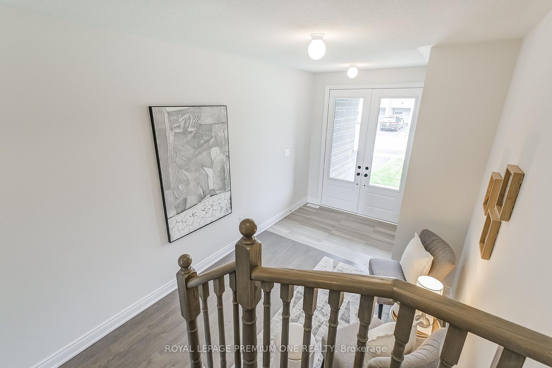 Photo 11 of 137 Tennant Circle E, Vaughan, Vellore Village — HOMEH