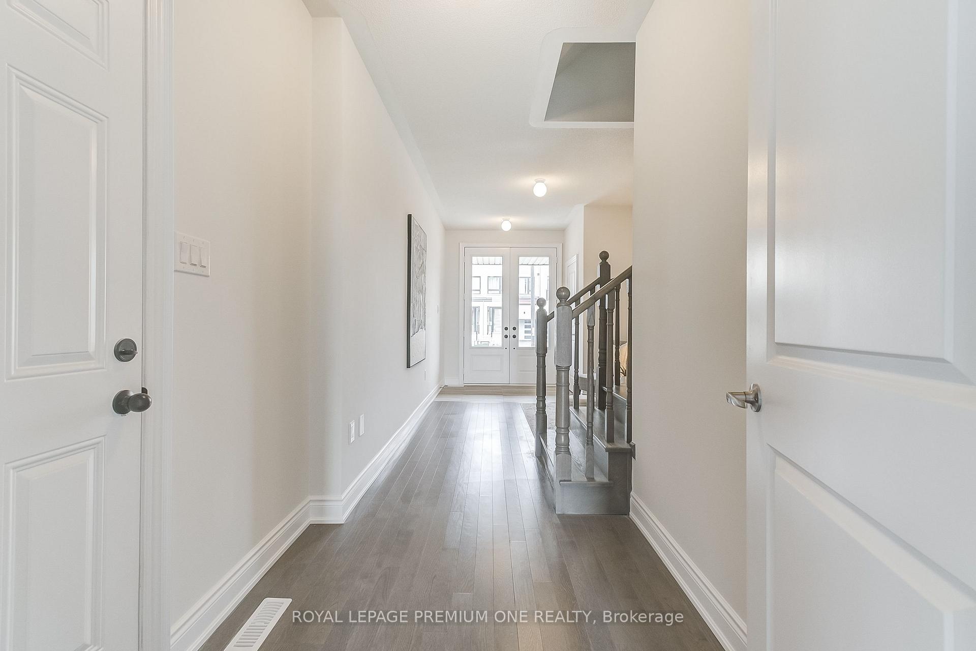 Photo 2 of 137 Tennant Circle E, Vaughan, Vellore Village — HOMEH