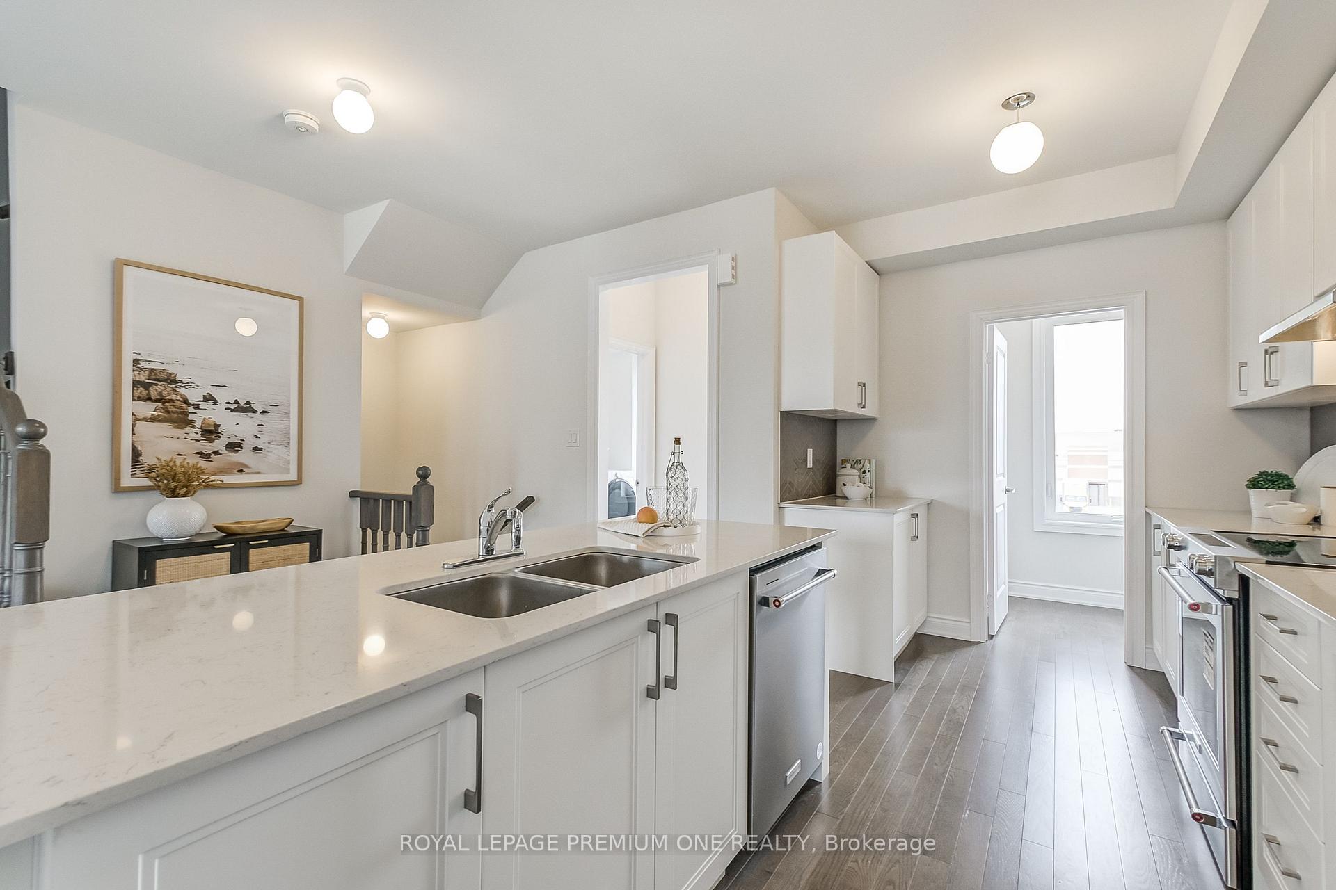 Photo 38 of 137 Tennant Circle E, Vaughan, Vellore Village — HOMEH