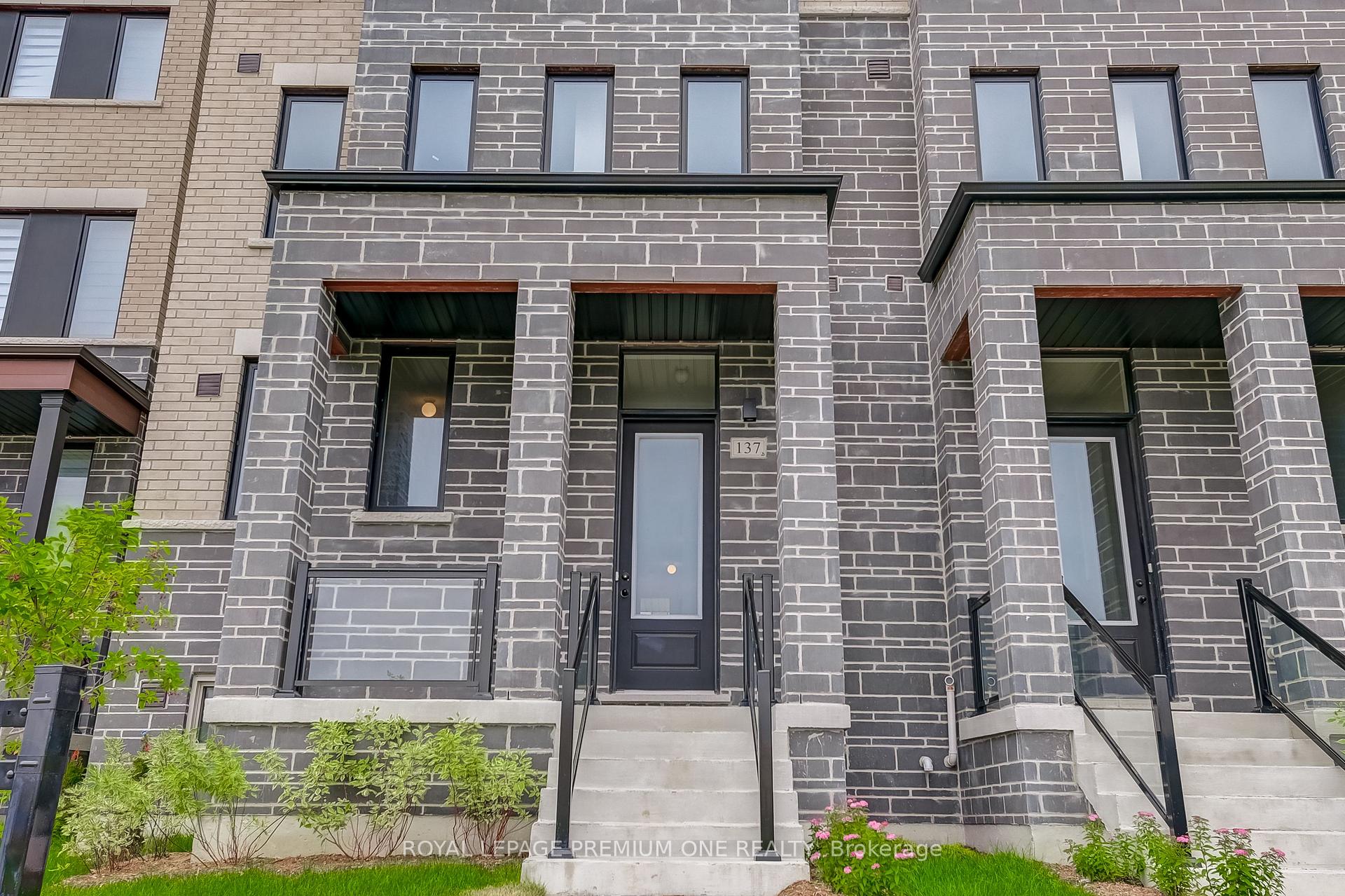 Photo 32 of 137 Tennant Circle E, Vaughan, Vellore Village — HOMEH