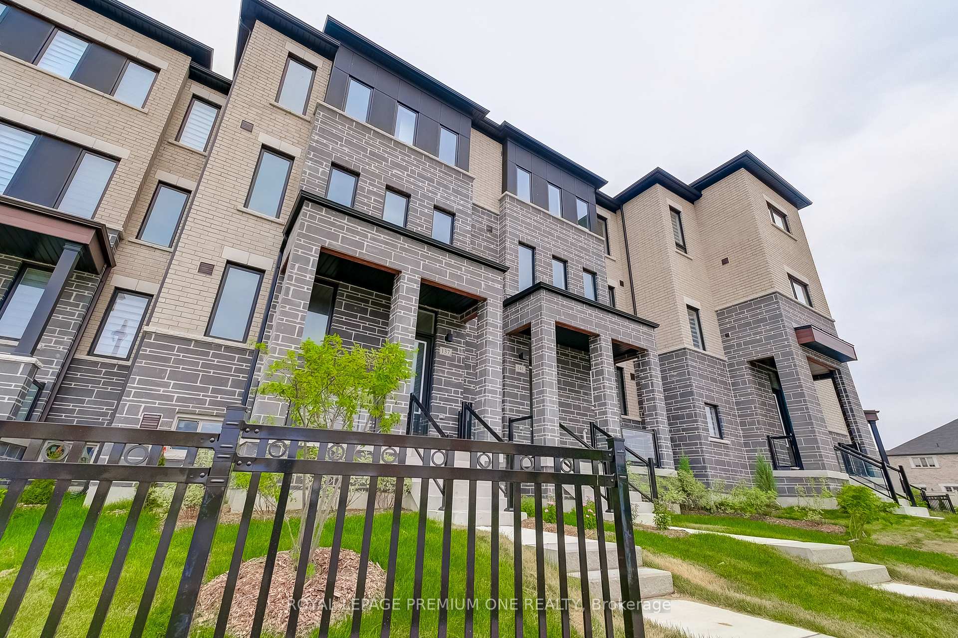 Photo 35 of 137 Tennant Circle E, Vaughan, Vellore Village — HOMEH