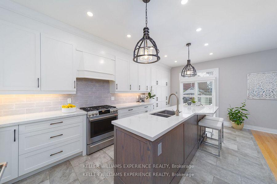 Photo 4 of 124 The Queensway, Barrie, Innis-Shore — HOMEH