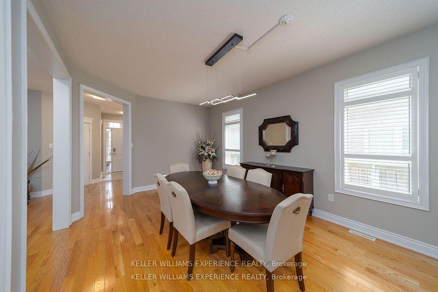 Photo 13 of 124 The Queensway, Barrie, Innis-Shore — HOMEH