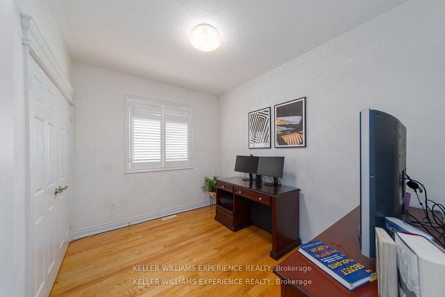 Photo 19 of 124 The Queensway, Barrie, Innis-Shore — HOMEH