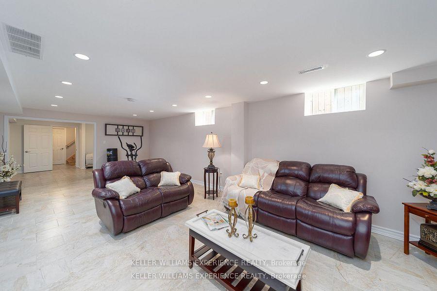 Photo 24 of 124 The Queensway, Barrie, Innis-Shore — HOMEH