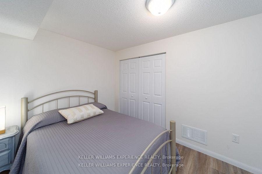 Photo 33 of 124 The Queensway, Barrie, Innis-Shore — HOMEH