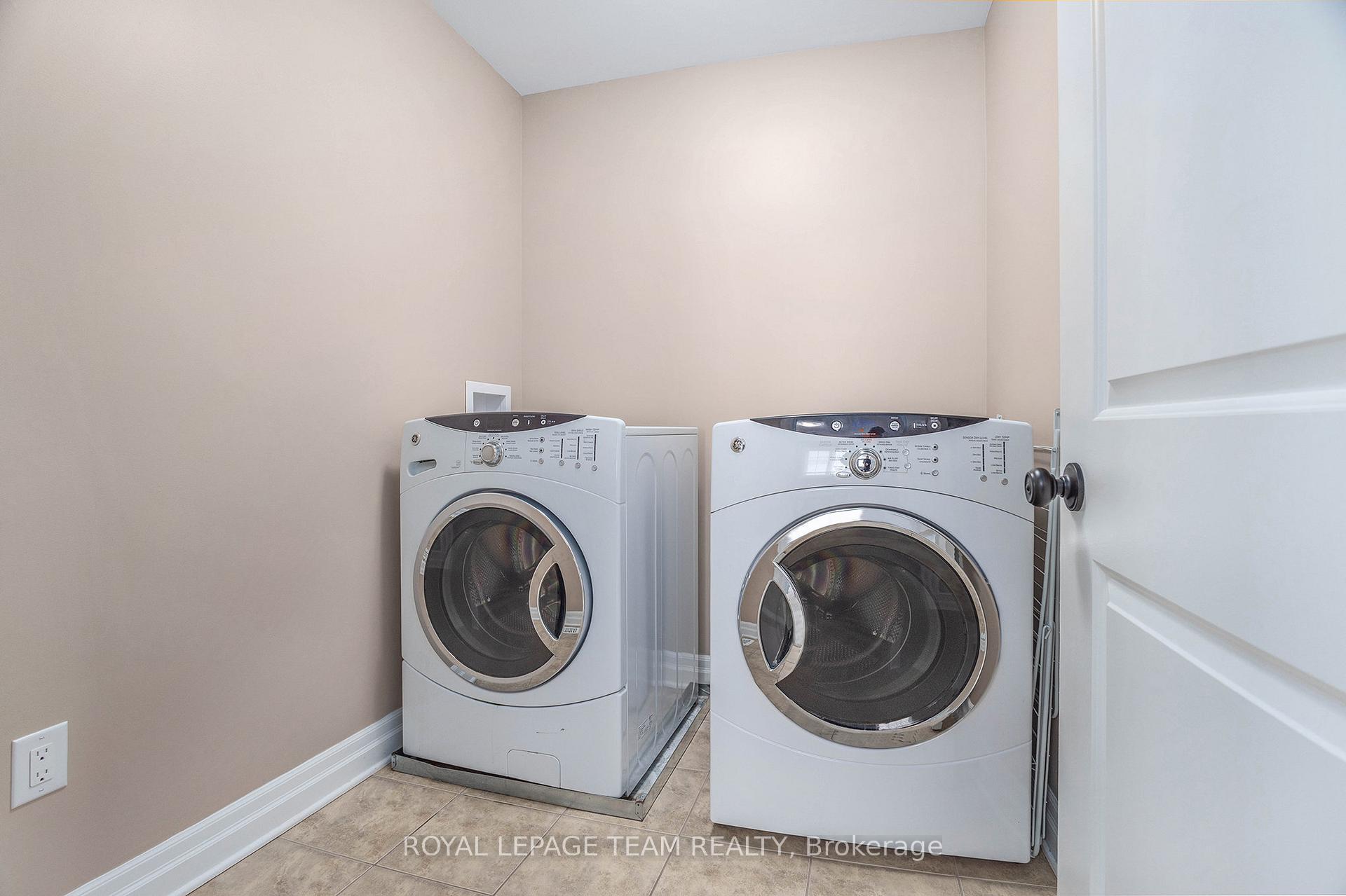 Photo 10 of 115 Laramie Crescent, Ottawa, Barrhaven - Stonebridge — HOMEH