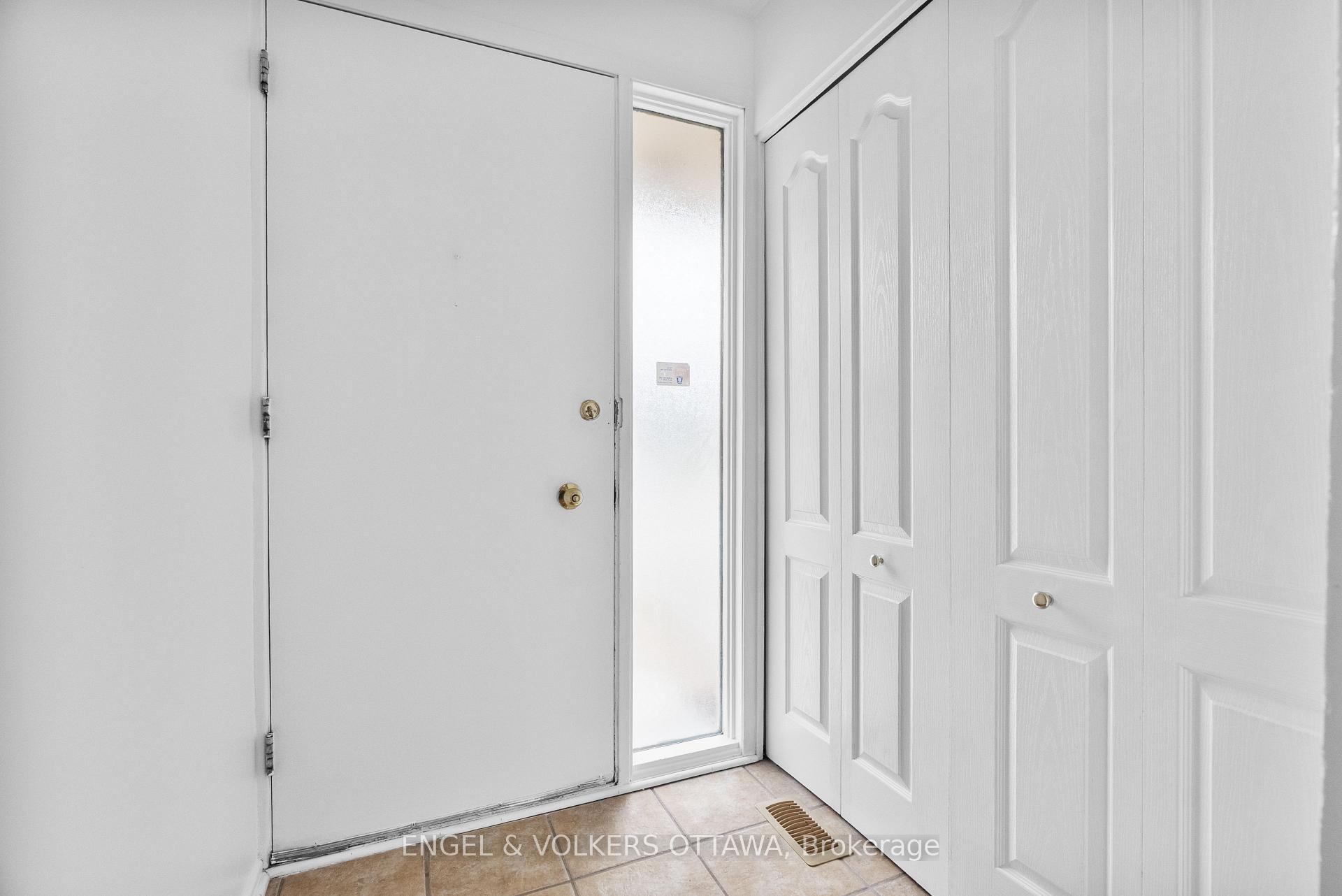 Photo 3 of 3505 Southgate Road, Ottawa, South Keys — HOMEH