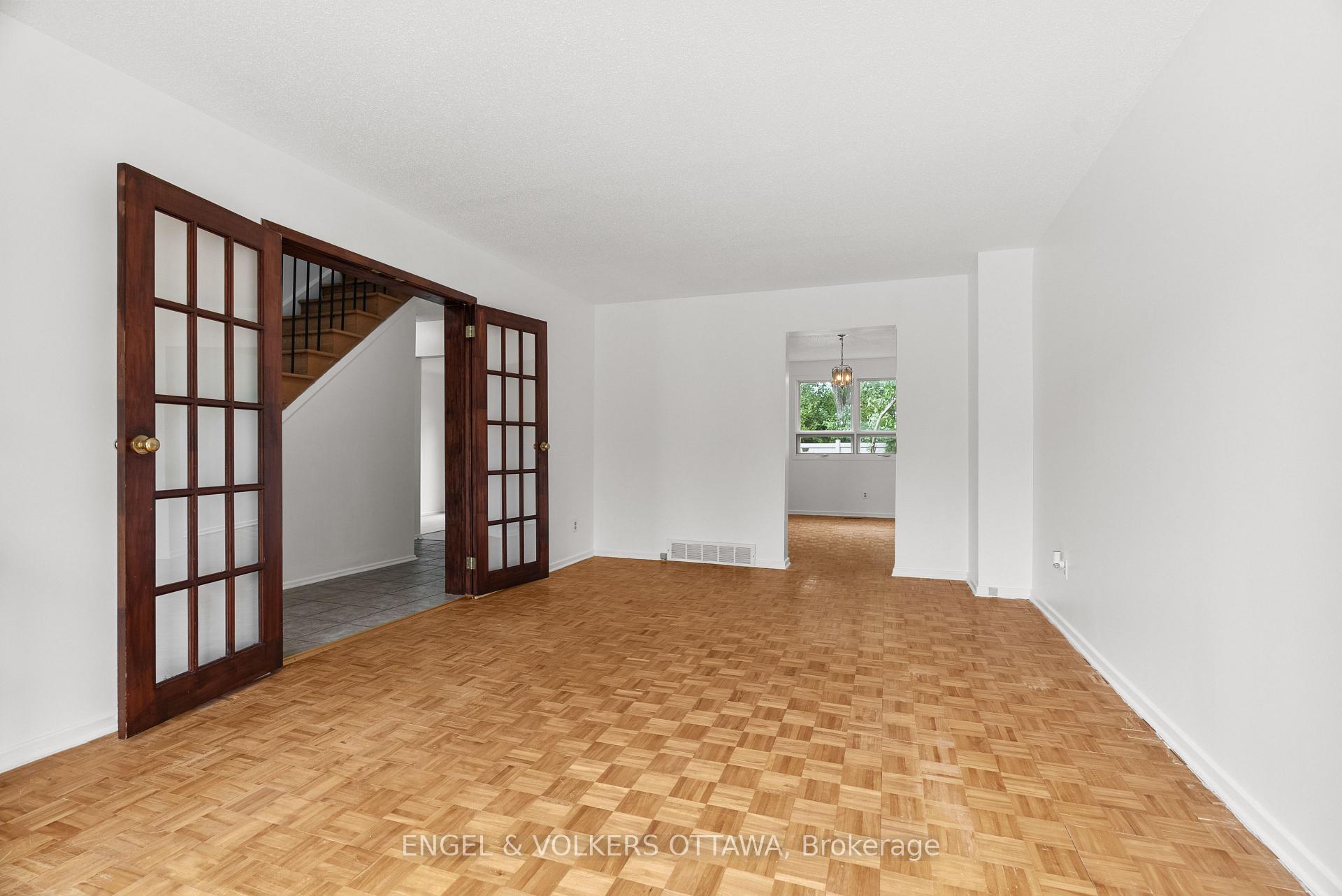 Photo 2 of 3505 Southgate Road, Ottawa, South Keys — HOMEH