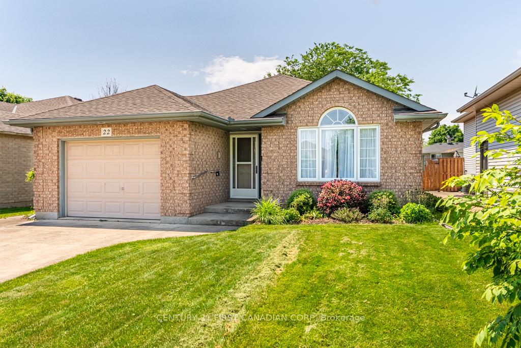 Photo 3 of 22 Tanner Drive, Pelham, Fonthill — HOMEH
