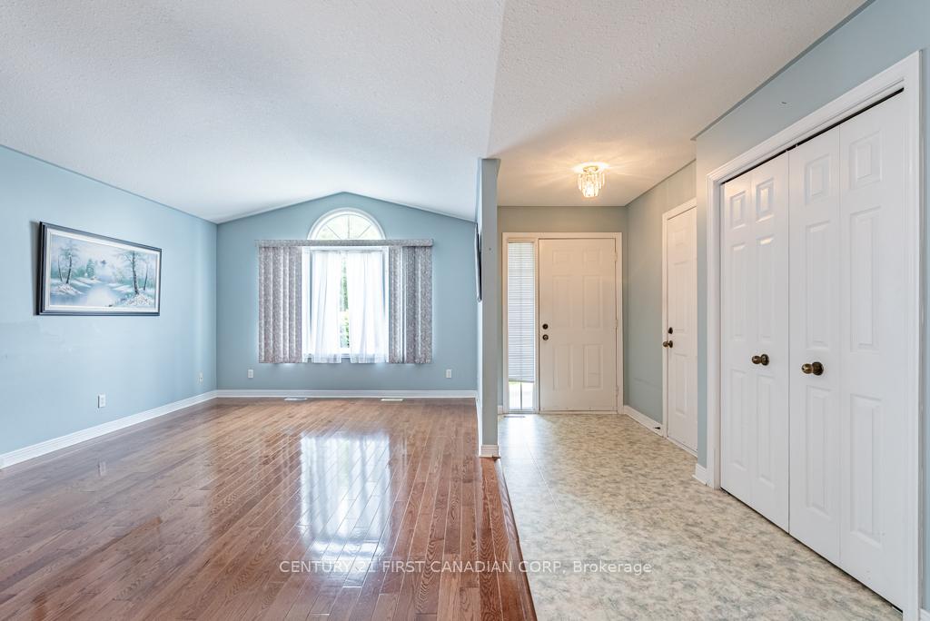Photo 4 of 22 Tanner Drive, Pelham, Fonthill — HOMEH