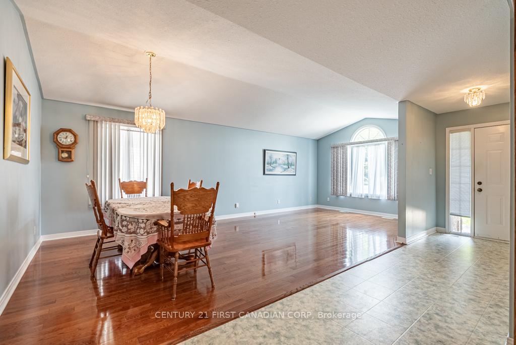 Photo 11 of 22 Tanner Drive, Pelham, Fonthill — HOMEH