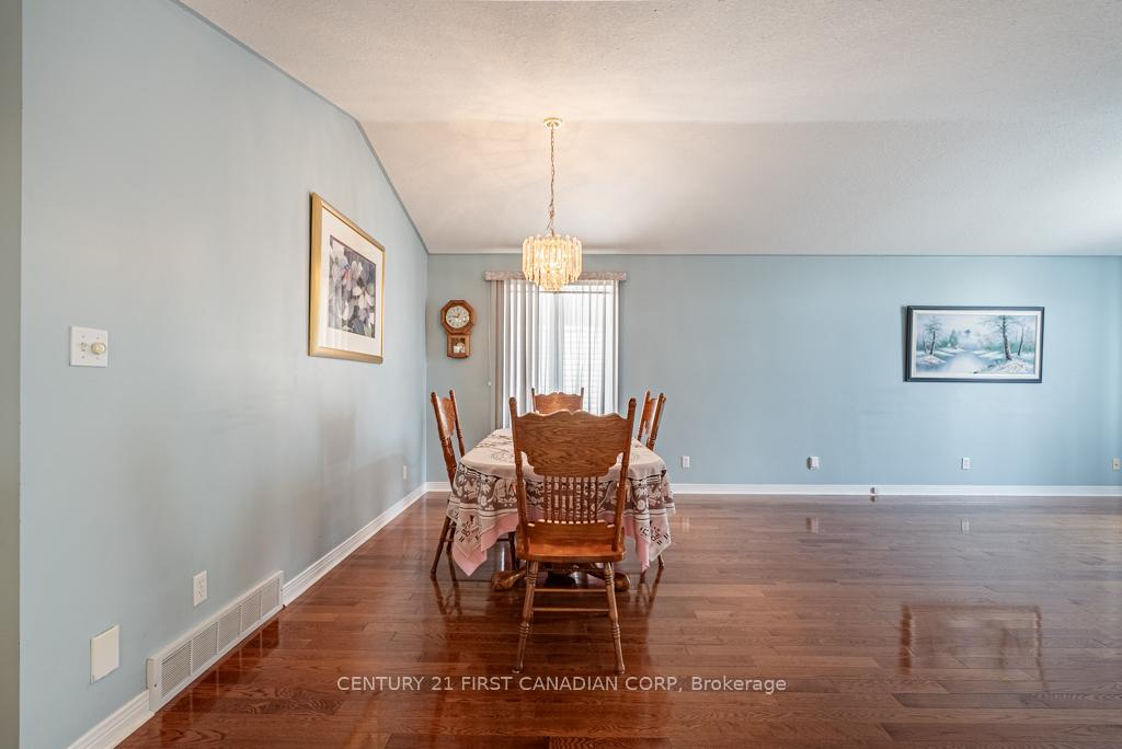 Photo 12 of 22 Tanner Drive, Pelham, Fonthill — HOMEH