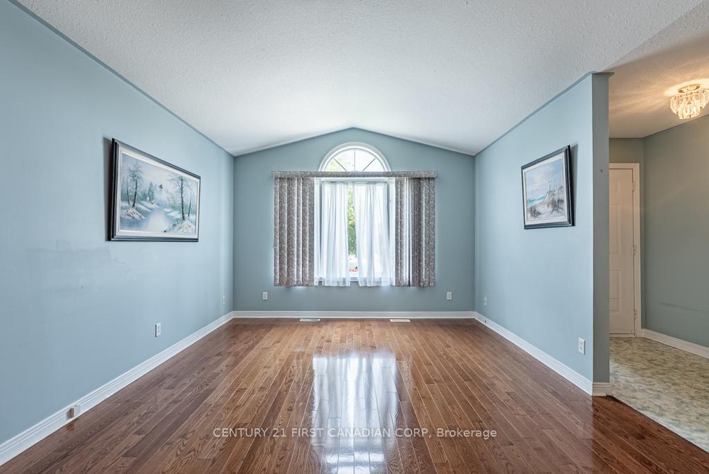 Photo 5 of 22 Tanner Drive, Pelham, Fonthill — HOMEH