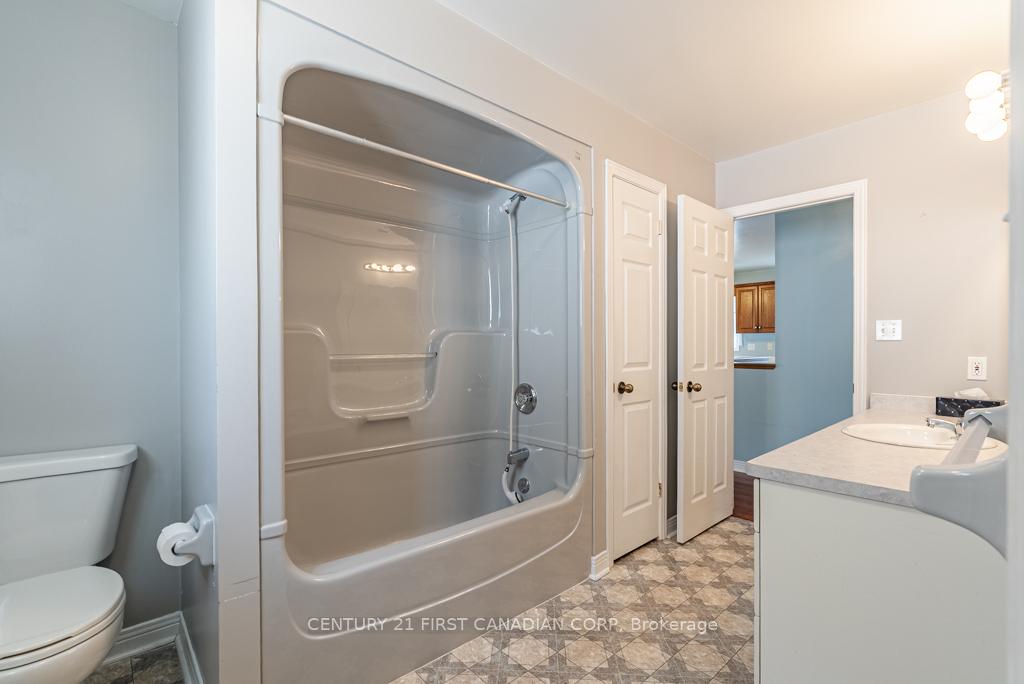 Photo 9 of 22 Tanner Drive, Pelham, Fonthill — HOMEH