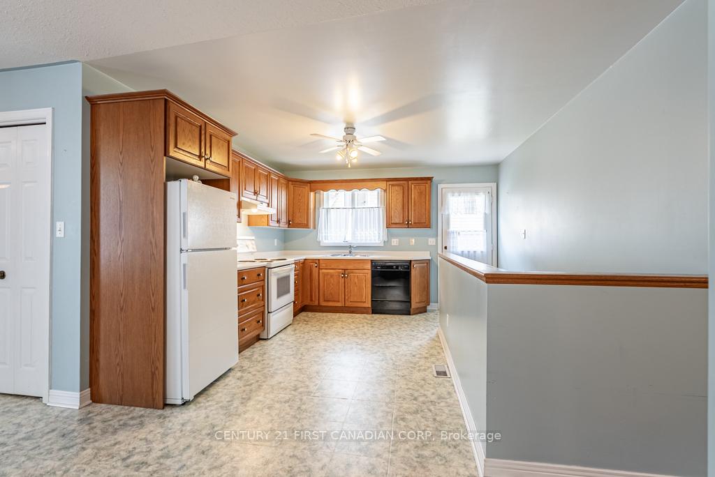 Photo 21 of 22 Tanner Drive, Pelham, Fonthill — HOMEH