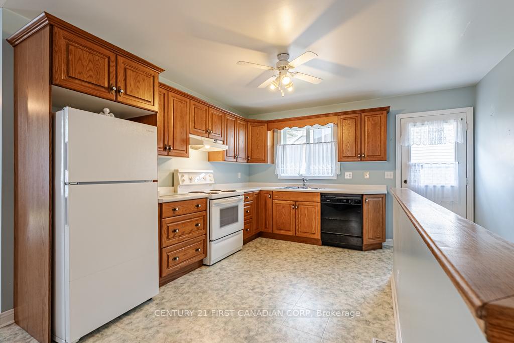 Photo 17 of 22 Tanner Drive, Pelham, Fonthill — HOMEH