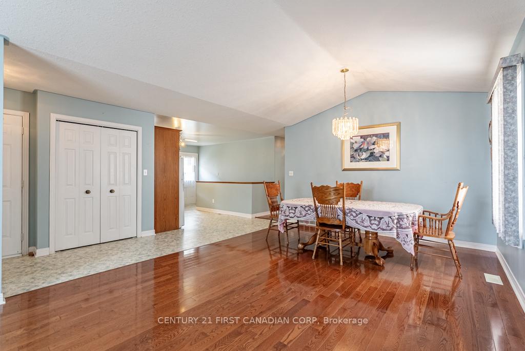 Photo 23 of 22 Tanner Drive, Pelham, Fonthill — HOMEH